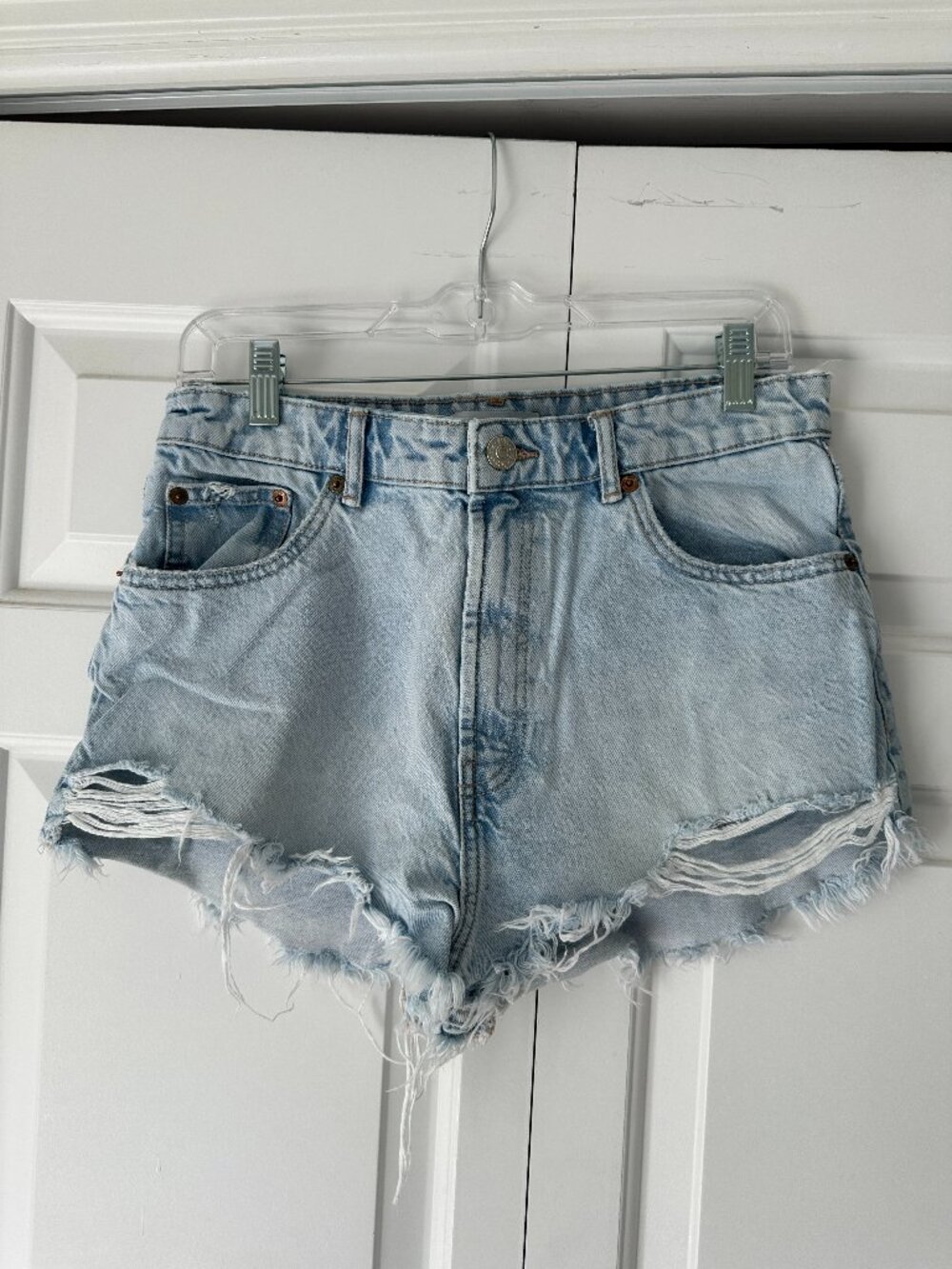 Zara Light Wash Denom Shortswith Frayed Hem in Size 8